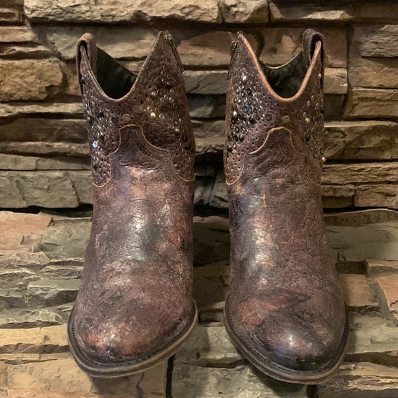 ✨👢✨SIZE 7 | Frye 'Deborah' Studded Boots Western Distressed Leather MSRP $598 - Picture 4 of 16
